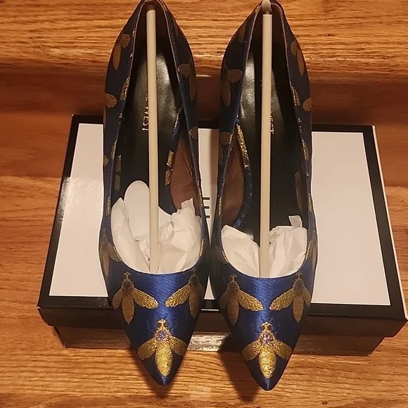 New In Box Nine West "NW Tatiana" Blue Gold Bee Pumps 9.5 - Picture 10 of 11